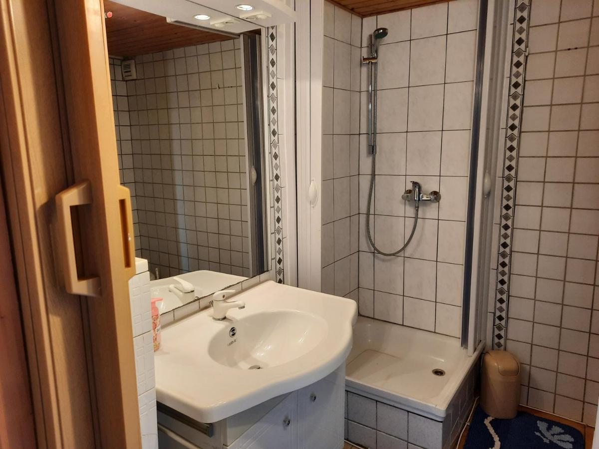 Moritz - Ferienhaus östlich der Dorfstraße in Grieben Insel Hiddensee Exterior foto